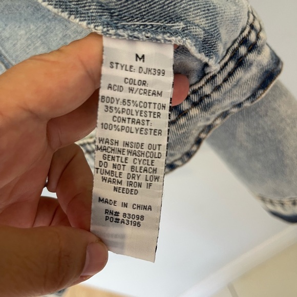 Jeans jacket with removable hoodie - Picture 6 of 7